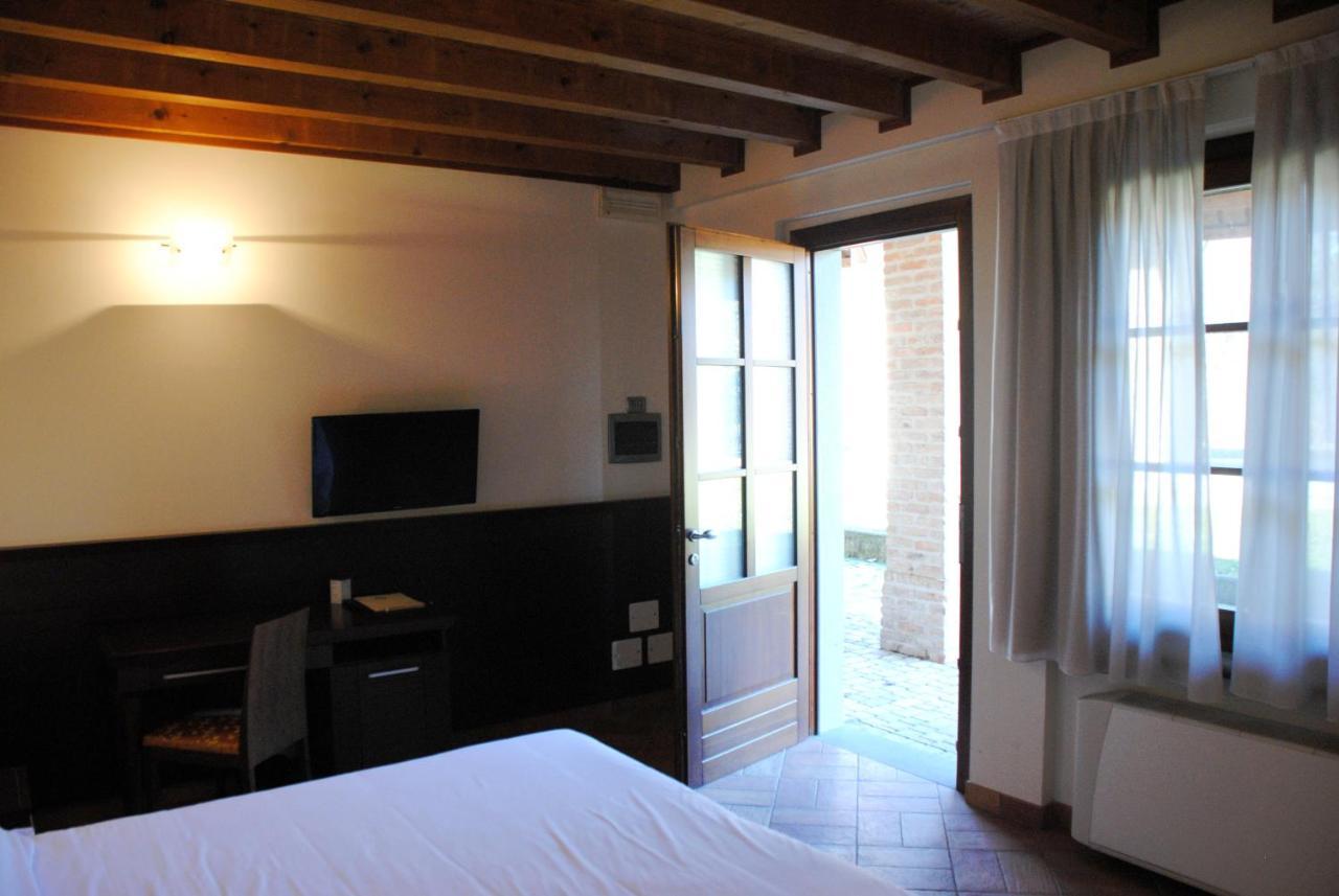 Country Hotel Castelbarco Vaprio dʼAdda Esterno foto