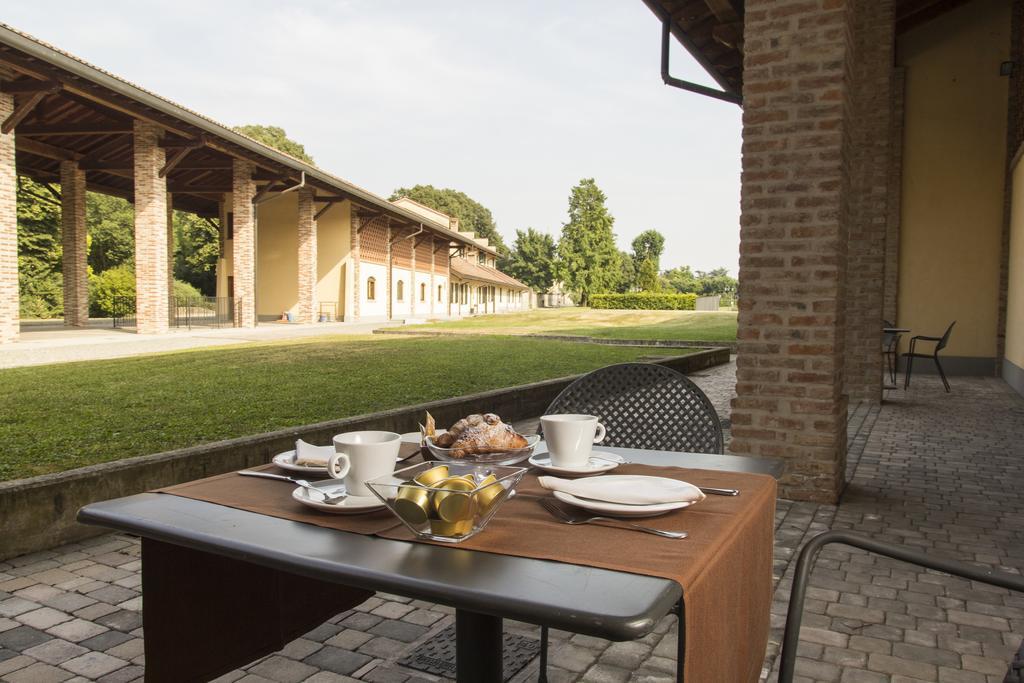 Country Hotel Castelbarco Vaprio dʼAdda Esterno foto